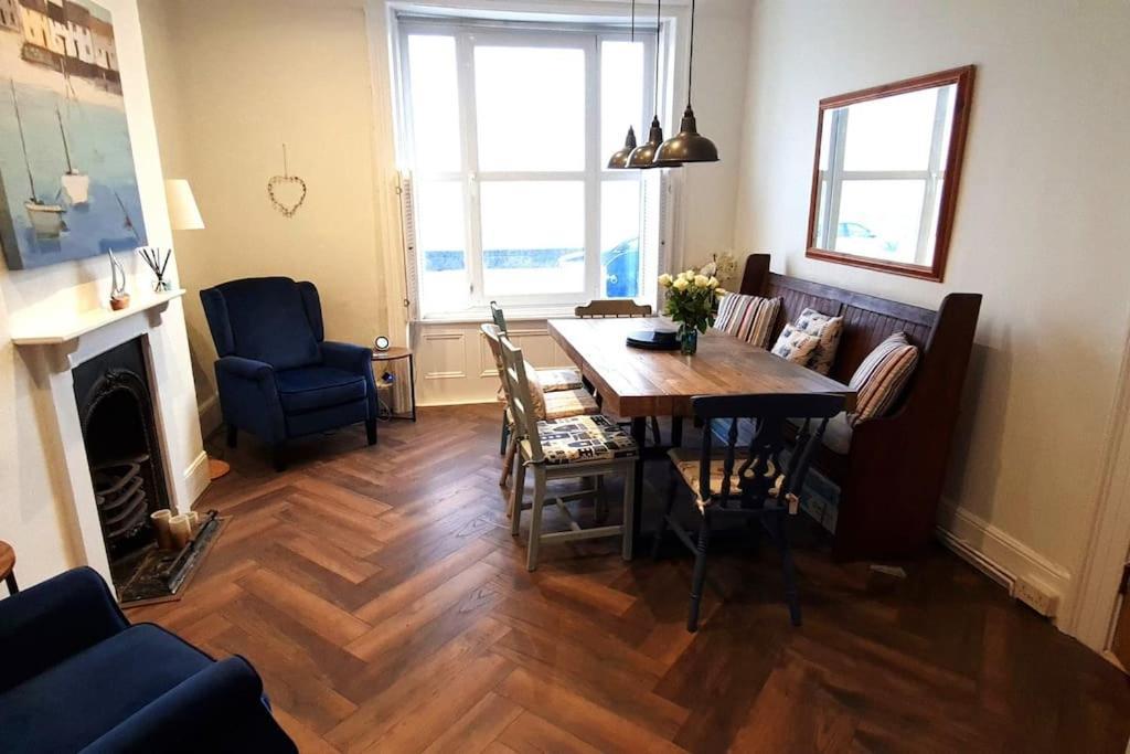 Beach View, 4 Bedroom House Opposite The Sea! Sleeps 10 Sandgate Kültér fotó