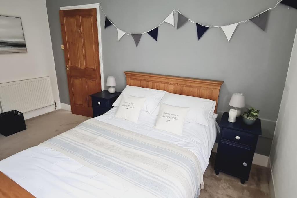 Beach View, 4 Bedroom House Opposite The Sea! Sleeps 10 Sandgate Kültér fotó