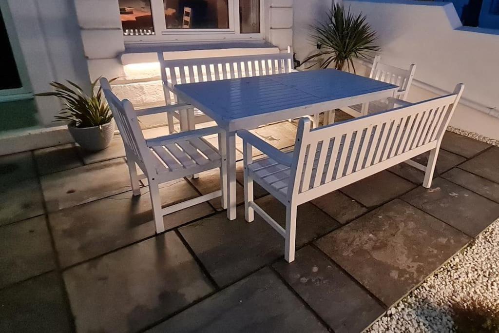 Beach View, 4 Bedroom House Opposite The Sea! Sleeps 10 Sandgate Kültér fotó
