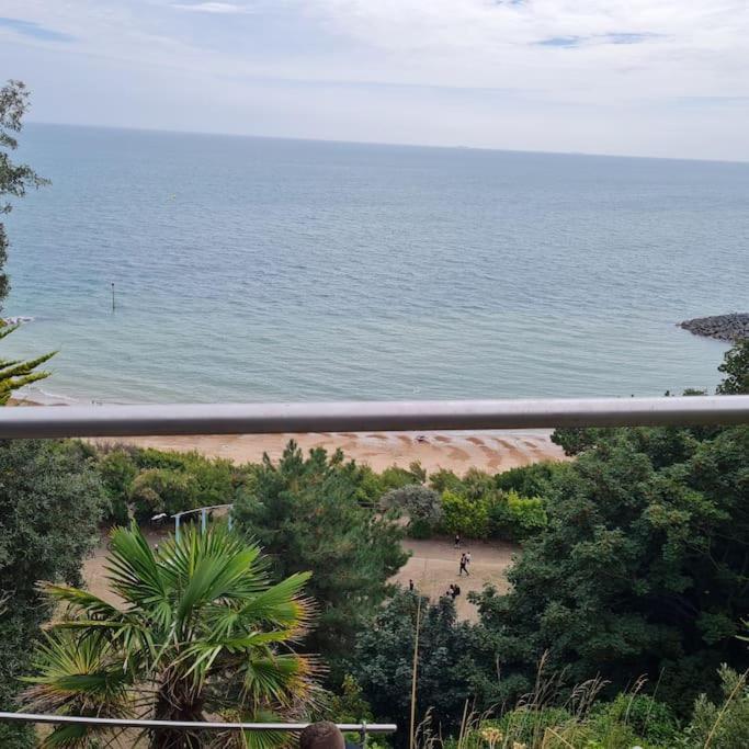 Beach View, 4 Bedroom House Opposite The Sea! Sleeps 10 Sandgate Kültér fotó