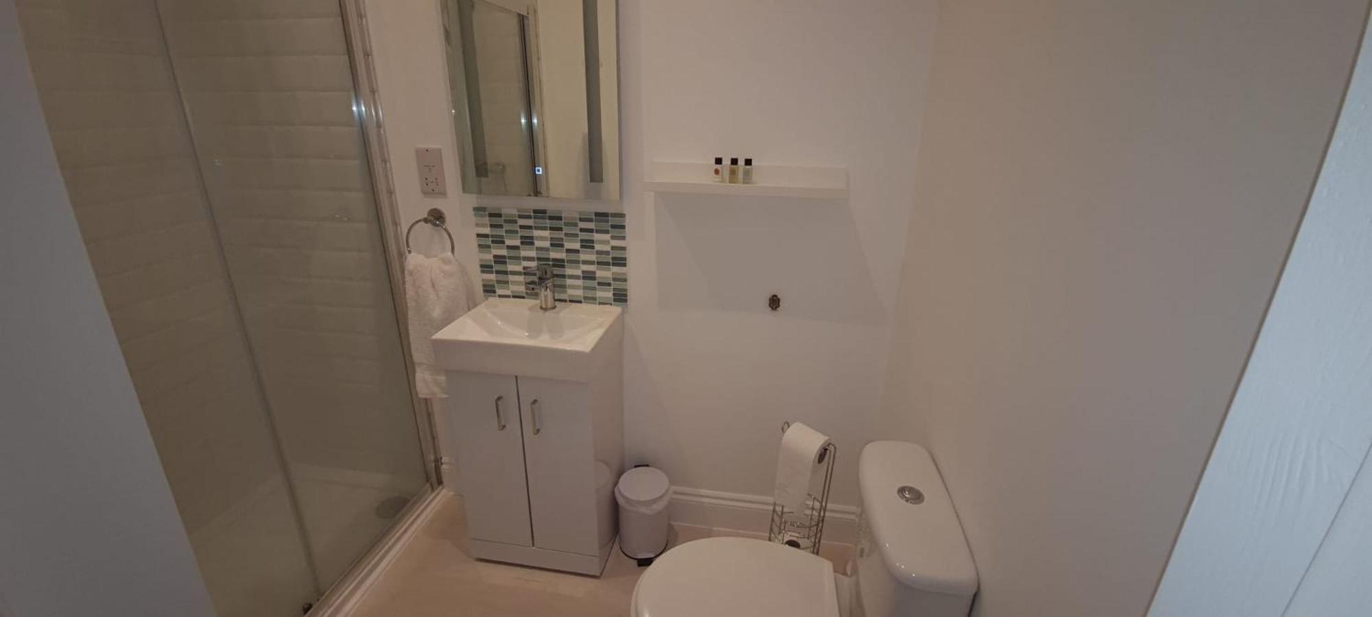 Beach View, 4 Bedroom House Opposite The Sea! Sleeps 10 Sandgate Kültér fotó