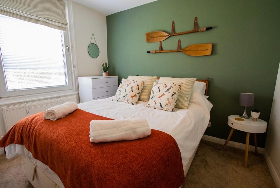Beach View, 4 Bedroom House Opposite The Sea! Sleeps 10 Sandgate Kültér fotó