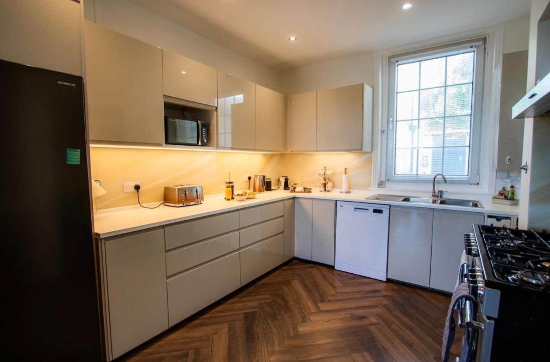 Beach View, 4 Bedroom House Opposite The Sea! Sleeps 10 Sandgate Kültér fotó