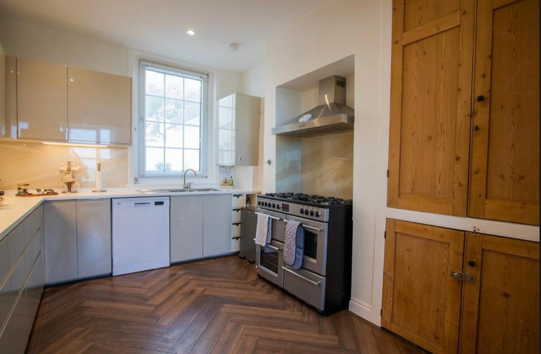 Beach View, 4 Bedroom House Opposite The Sea! Sleeps 10 Sandgate Kültér fotó