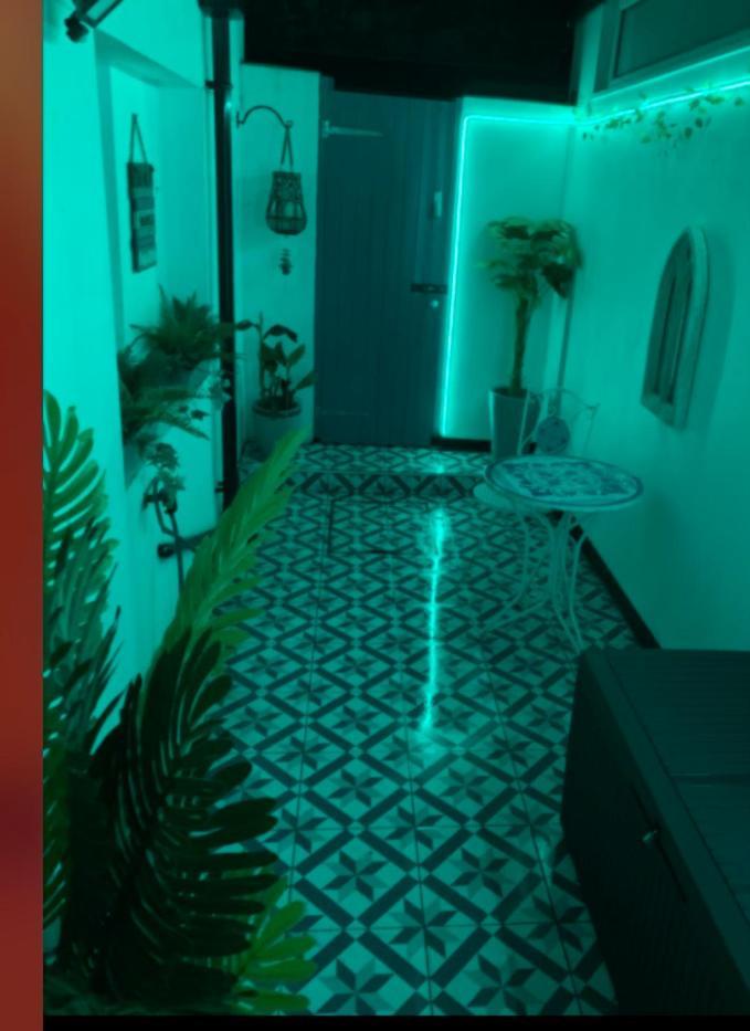 Beach View, 4 Bedroom House Opposite The Sea! Sleeps 10 Sandgate Kültér fotó